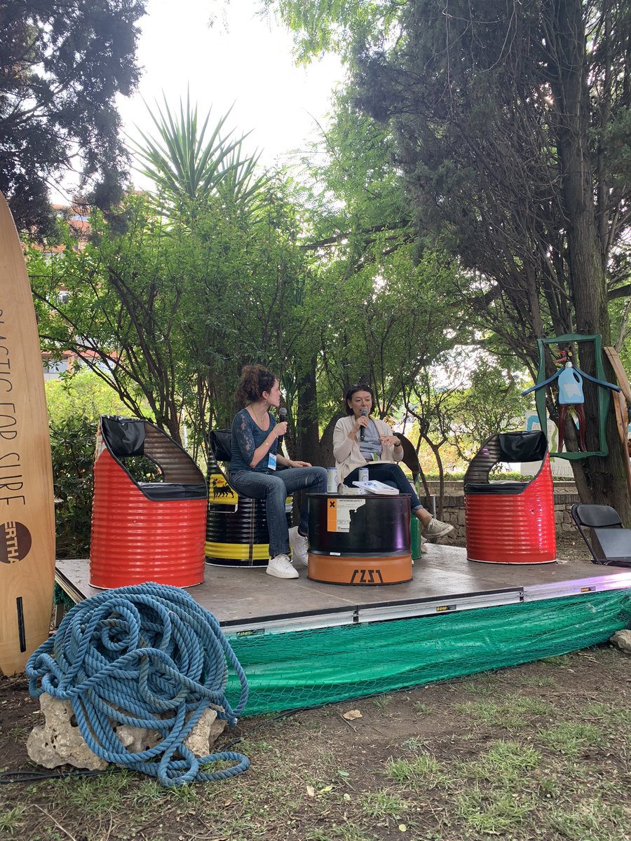 Hoy hemos venido al #PosidoniaGreenFestival a aprender y disfrutar de charlas y talleres sobre sostenibilidad. Hemos visto a <a href="/crisrcas/">Cristina Romera Castillo</a> del <a href="/ICMCSIC/">ICM-CSIC</a>, presentando su libro #Antropoceano, a los compañeros del <a href="/paticientific/">Aulamar - Patí Científic</a> y también de <a href="/ScientistRebel1/">Scientist Rebellion</a> 👏🏼