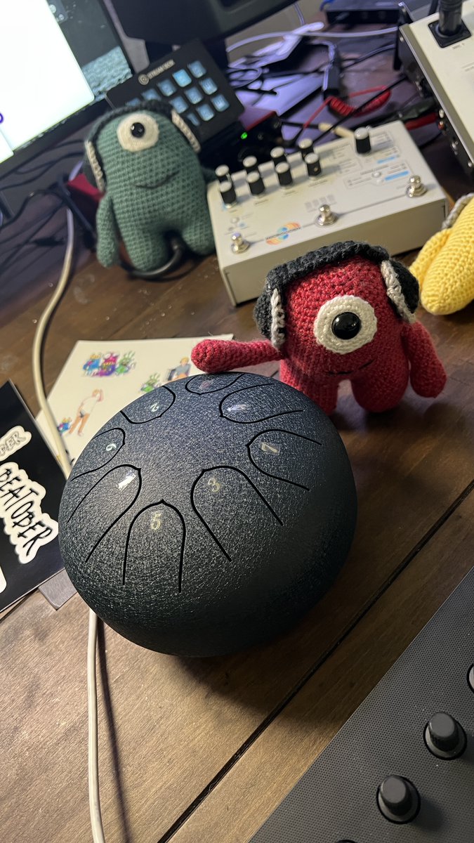 nicktaetro's tweet photo. 🔴 LIVE NOW &amp; CHAT IS IN CHARGE! 

making samples and giving away stuff :)

join us here: https://t.co/cwoMEPRr9B https://t.co/P6omB375ve