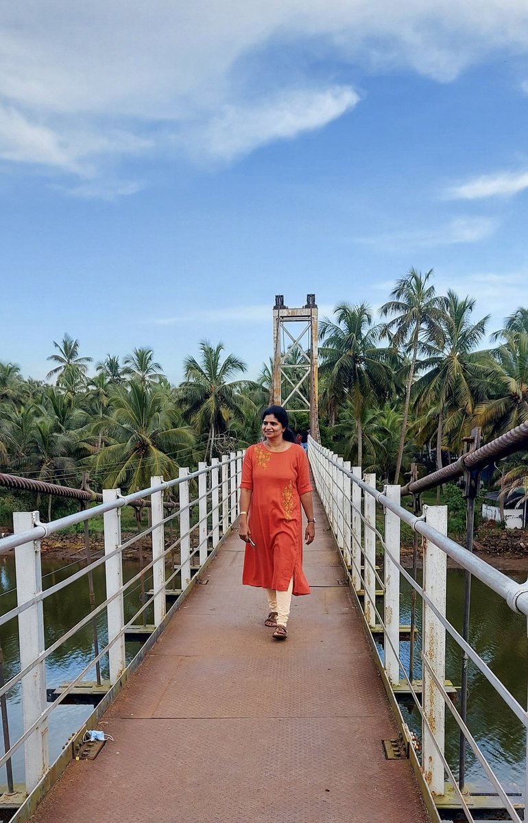 ambath's tweet image. എന്നെ നേരിട്ട് കണ്ടാൽ തീരുന്ന പ്രശ്നമേ ഇപ്പോ ടീച്ചർക്കുള്ളൂ ...😌😌😌
@Ponnani thookkupalam 
2day evng