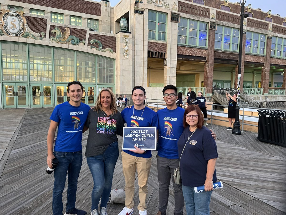 MRSaverino's tweet photo. The Garden State Equality Walk with Team JAMS was a beautiful evening!!! Our school’s team of #educatorsforequality keeps on growing and growing…. #proudteachers 🥰🌈 @JAMS_Knights https://t.co/Es8A2qYREM