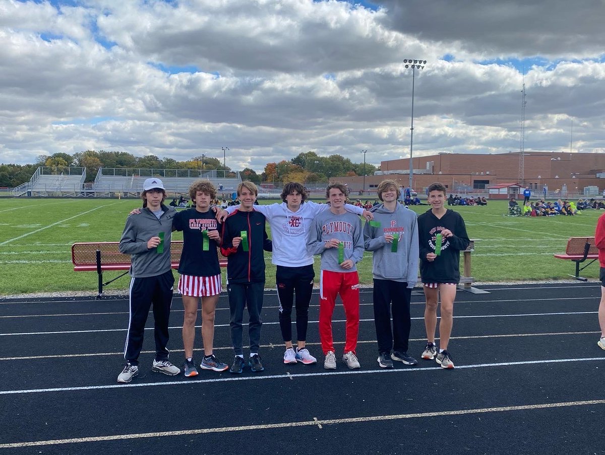 PlymouthHS_XCTF's tweet image. Manchester Sectional today! Girls were 4th and girls were 5th. Both teams advance to Regionals!!