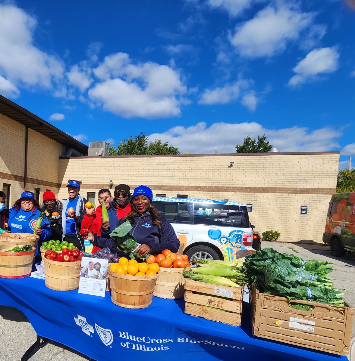 LmarieAsad's tweet photo. Fresh collard greens, apples, sweet potatoes, onions, corn, and much more...We're on the west side at the People's Church Of The Harvest COGIC 3570 W. Fifth Ave
#BlueCrossCommunity
#healthyfood
@ILDHFS
#HealthChoiceIllinois
@BCBSIL 💙
#HealthyChicago
#breastcancerawareness 🎀 https://t.co/3nIOLErdmV