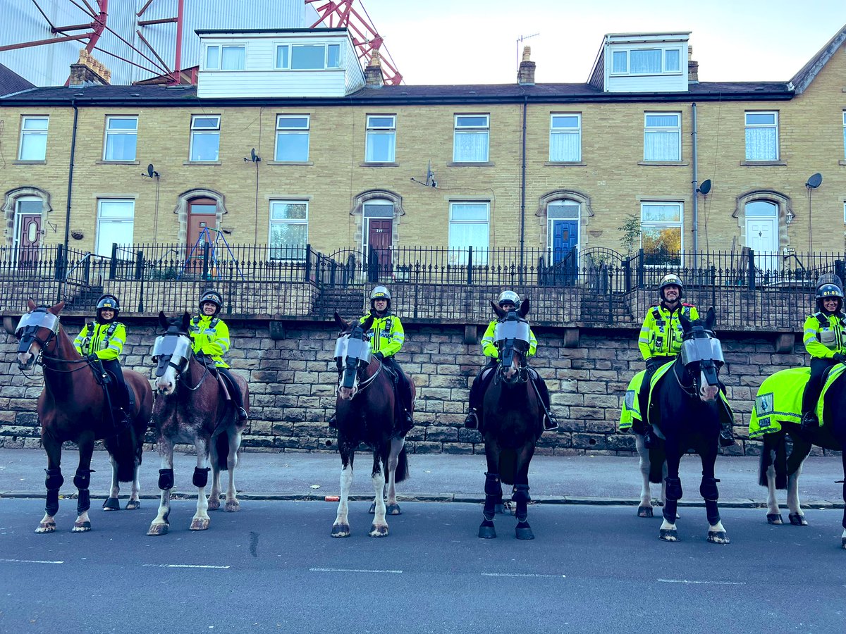 WYPHorses's tweet photo. PH Clifton, George, Seth, Millgarth & Ledston all attended #bradford v #stockport with the kind assistance from @GMPHorses Thank you team. #mountedunits #teammounted #OneTeamOneDream #thankyou https://t.co/5ataVebIfy