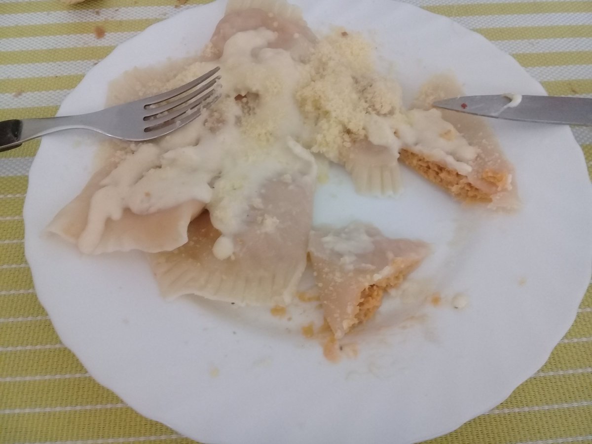 Perdón estaba haciendo #pastacasera 'curvinis' de salmón a la crema 😋