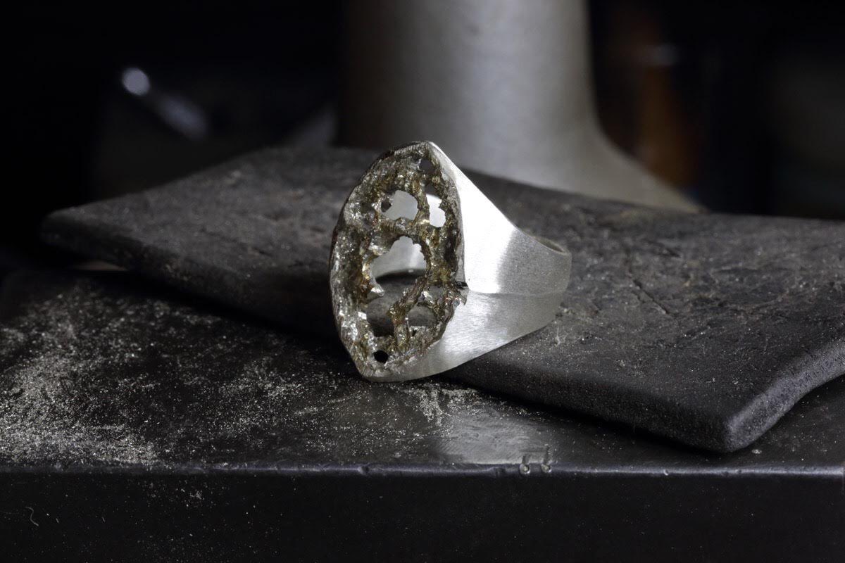 Part of our new jewelry collection, Kowareta Kinzoku | 壊れた金属Handcrafted in Tokyo, every crack is hand-chiseled out of the center portion of the ring. It's something to behold. A very mid-centry, modernistic feel with a classic, yet rustic charm. #jewelry #fashion