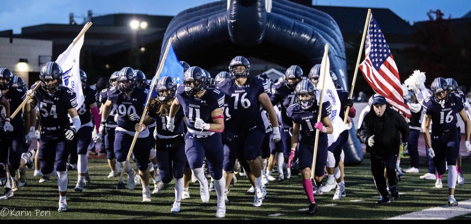🏈⚓️💙Another win vs North Royalton 42-26 (8-0 for the season)💙⚓️🏈 flickr.com/photos/perifam… <a href="/RollHudFootball/">Hudson Football</a>