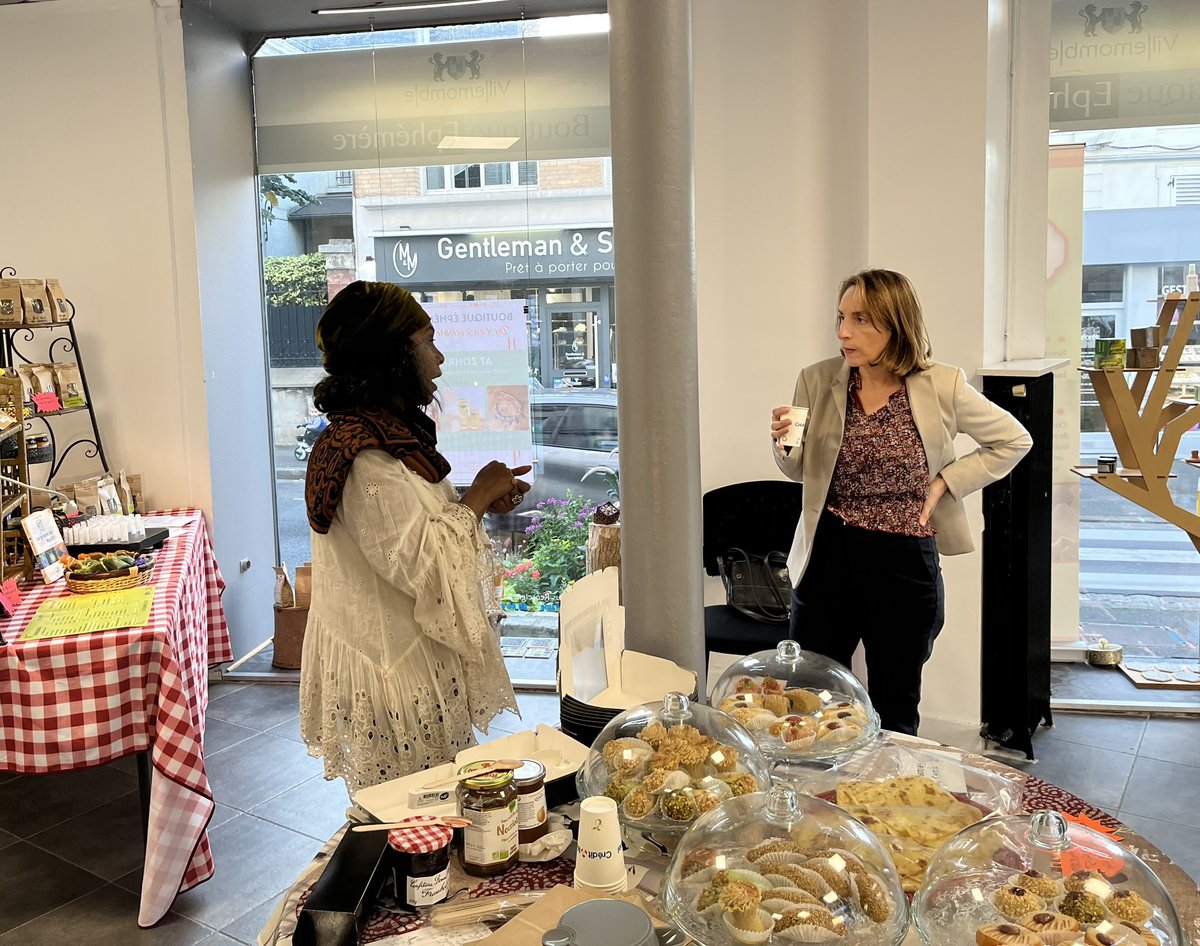 📍Tournée des commerçants à #Villemomble, à la rencontre de toutes celles et ceux qui font vivre dans nos centre-villes le commerce de proximité. Ces acteurs s’investissent au quotidien au service des Villemomblois.e.s. Ils peuvent compter sur mon soutien en tant que députée !