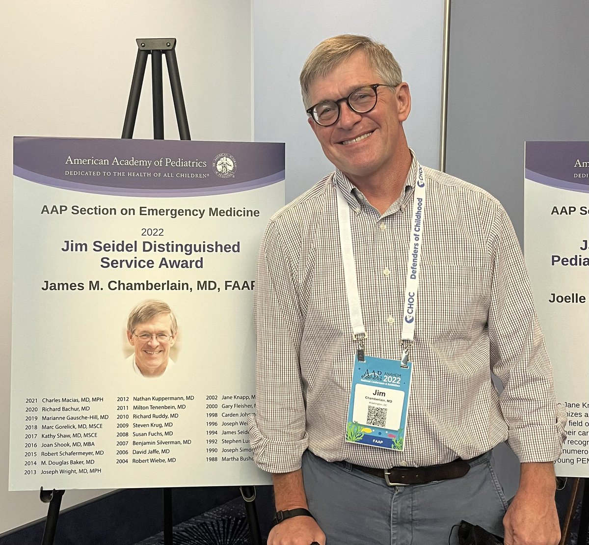 An honor well deserved-@JamesCh82785014 receiving the Jim Seidel Distinguished Service Award #AAP2022. Jim is the quintessential #servantleader, putting the needs of others before his own, embodying humility and generosity as guiding values. @ChildrensNatl @PECARNteam @CnhPed