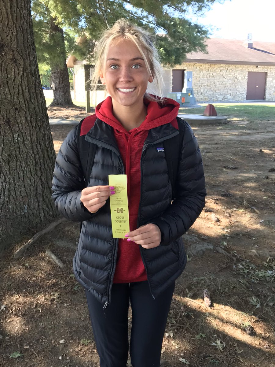 Adam_Dennis05's tweet photo. Love watching @CadenceTraylor compete on the basketball floor or the xc course!  She always competes with her whole ❤️!!!  We are proud of you! https://t.co/WcisONc3Tw