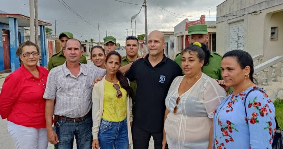 Día lluvioso en Isabela de Sagua, Villa Clara. Compartimos con cederistas de la localidad. 
#Cuba #CDRCuba #SoyCederista #SomosDelBarrio