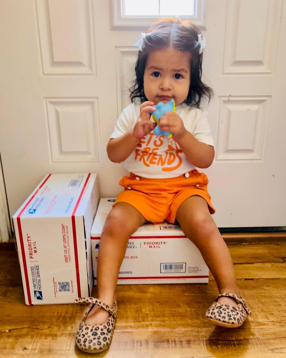 ShopShipSip's tweet photo. A message from @shop.ship.sip 👉 #letsbefriends #followus for a #followback 
 
Top: @target 
Shorts: @janieandjack 
Shoes: @carters 
#shopshipsip #frida #lavidaconfrida #puroamor #shoppingshippingandsippingwithfrida #janieandjack #cartersbaby #carters #target #targetstyle https://t.co/UgDU5XtE83