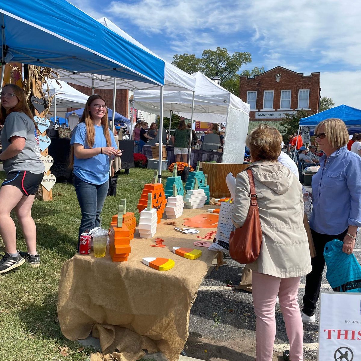 PendletonHigh's tweet photo. Our FFA is hard at work today. Don’t forget to stop by their booth today at the Pendleton Fall Festival accross from The Village Bakery. They are selling raffle tickets, plants, and student made decorations. #seeyouonthegreen #pendletonsc #bestFFA #supportourstudents https://t.co/NiR9fb1CF8