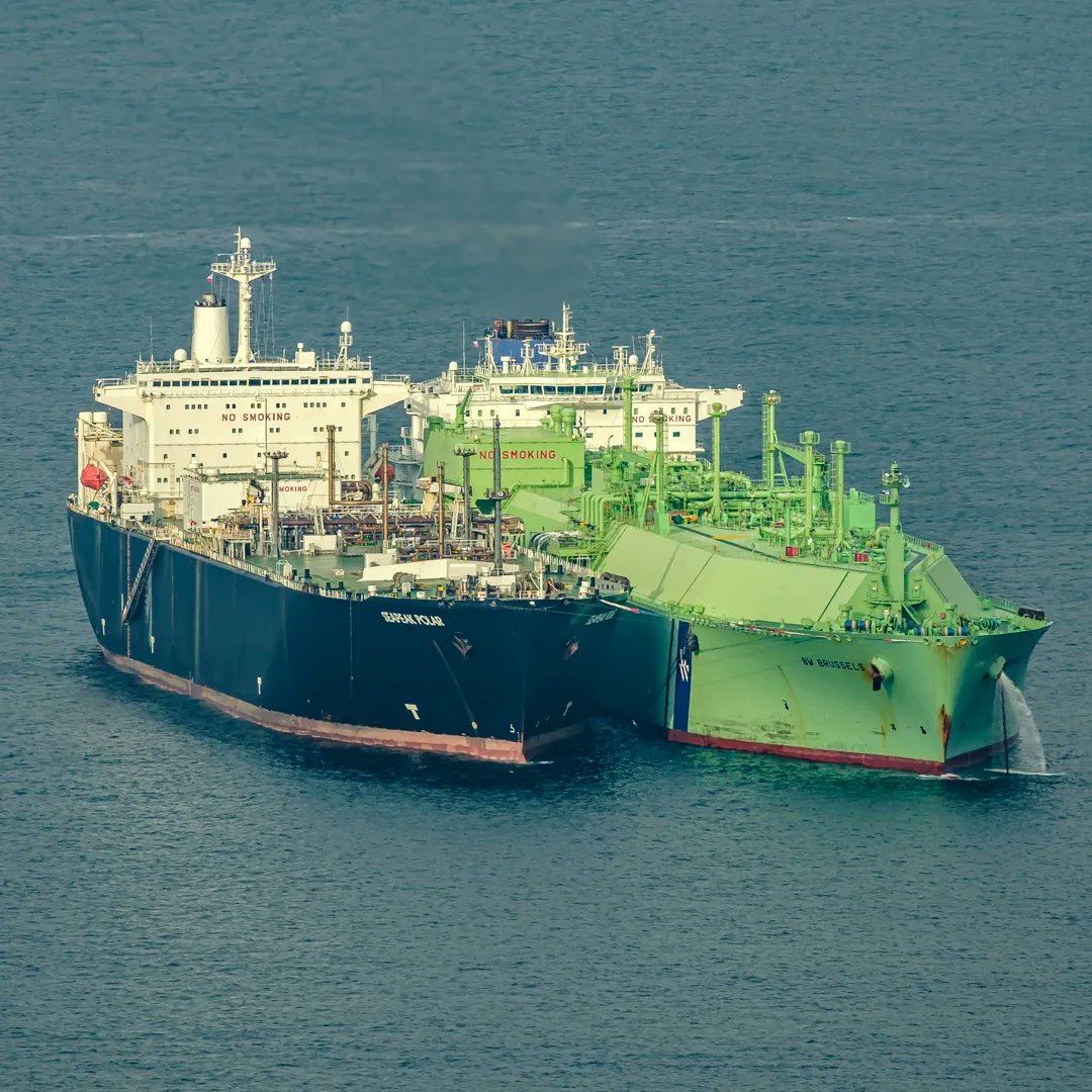 KiteObserver's tweet photo. BW Brussels and Seapeak Polar Ship-to-Ship Transfer (STS) operation in Gibraltar - more photos from different angles and panoramas at https://t.co/5ZJe3bz3uL

#shipspotting #ship #vessel #gibraltar  #bwlpg @BW_LPG #shiptoship #sts #shiptoshiptransfer #lng #lngtanker #tanker https://t.co/LGCtzWxqvZ
