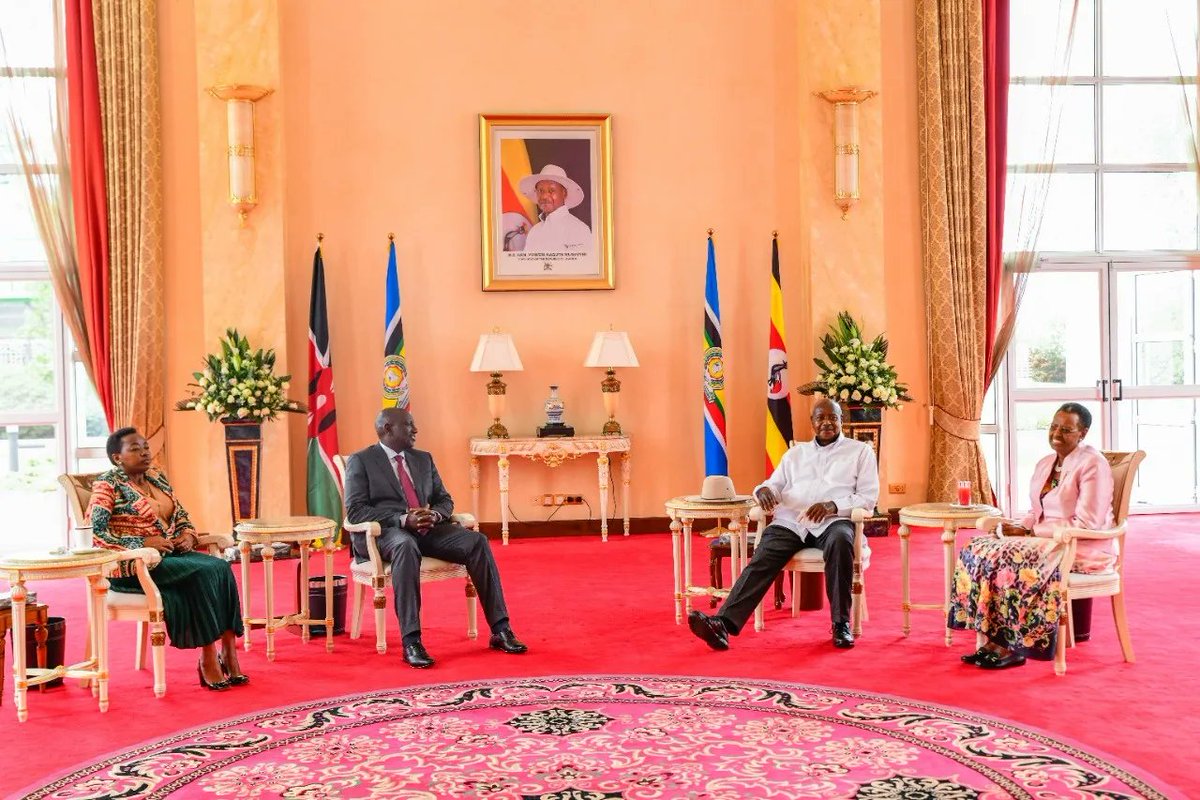 StateHouseKenya's tweet photo. President @WilliamsRuto and his Ugandan counterpart @KagutaMuseveni Saturday held talks at State House, Entebbe.

The discussion focussed on diplomatic ties and the enhancement of intra-East African trade. https://t.co/3HQMfhzIdl