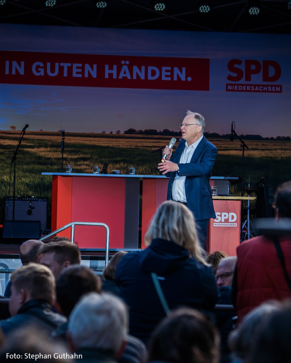 <a href="/OlafScholz/">Olaf Scholz</a> <a href="/stephanweil/">StephanWeil</a> Anpacken, statt Sprüche klopfen. Dafür stehen Stephan Weil und die <a href="/SPDNDS/">SPD Niedersachsen</a>.

Deshalb heißt es morgen: Geht wählen. Wählt SPD. Jede Stimme zählt! 🙌

Das Regierungsprogramm der SPD in Niedersachsen findest du hier: 
👉 spdnds.de/wp-content/upl…