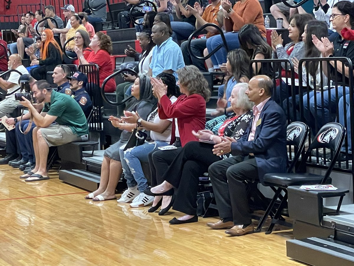 Ms_R_bookworm's tweet photo. Great day celebrating 60 years of @EulessJrHigh @hebisd @DrJoe_HEBISD https://t.co/McQxTqFKUy