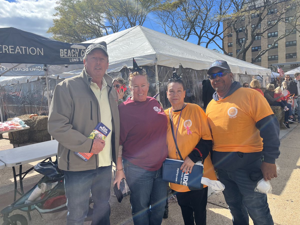 MooreforNewYork's tweet photo. I had a great time stopping by the the Long Beach Fall Fair this afternoon. Special thanks to the hard working women and men of the @CSEA for making sure everything is running smoothly! https://t.co/ULxFCatKmW