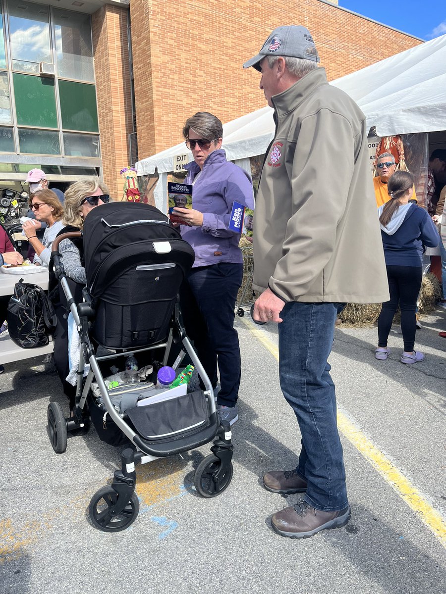 MooreforNewYork's tweet photo. I had a great time stopping by the the Long Beach Fall Fair this afternoon. Special thanks to the hard working women and men of the @CSEA for making sure everything is running smoothly! https://t.co/ULxFCatKmW