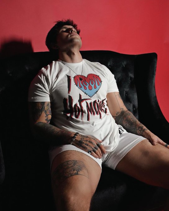 ✨thighs✨ https://t.co/CKwMkWaoWl