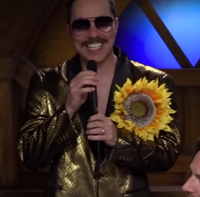 marisharaygun's tweet photo. i felt like i was being gaslit when sam said there was a running b-plot in his quip ads where he was slowly turning into a sunflower so i went and checked. apparently "slowly turning into a sunflower" means the flowers in your pocket slowly get larger until they consume your head https://t.co/OnL1KCKibR