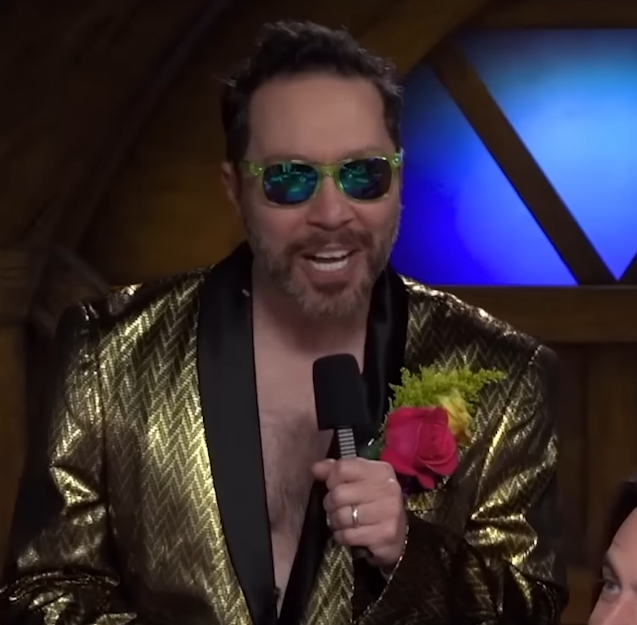 marisharaygun's tweet photo. i felt like i was being gaslit when sam said there was a running b-plot in his quip ads where he was slowly turning into a sunflower so i went and checked. apparently "slowly turning into a sunflower" means the flowers in your pocket slowly get larger until they consume your head https://t.co/OnL1KCKibR