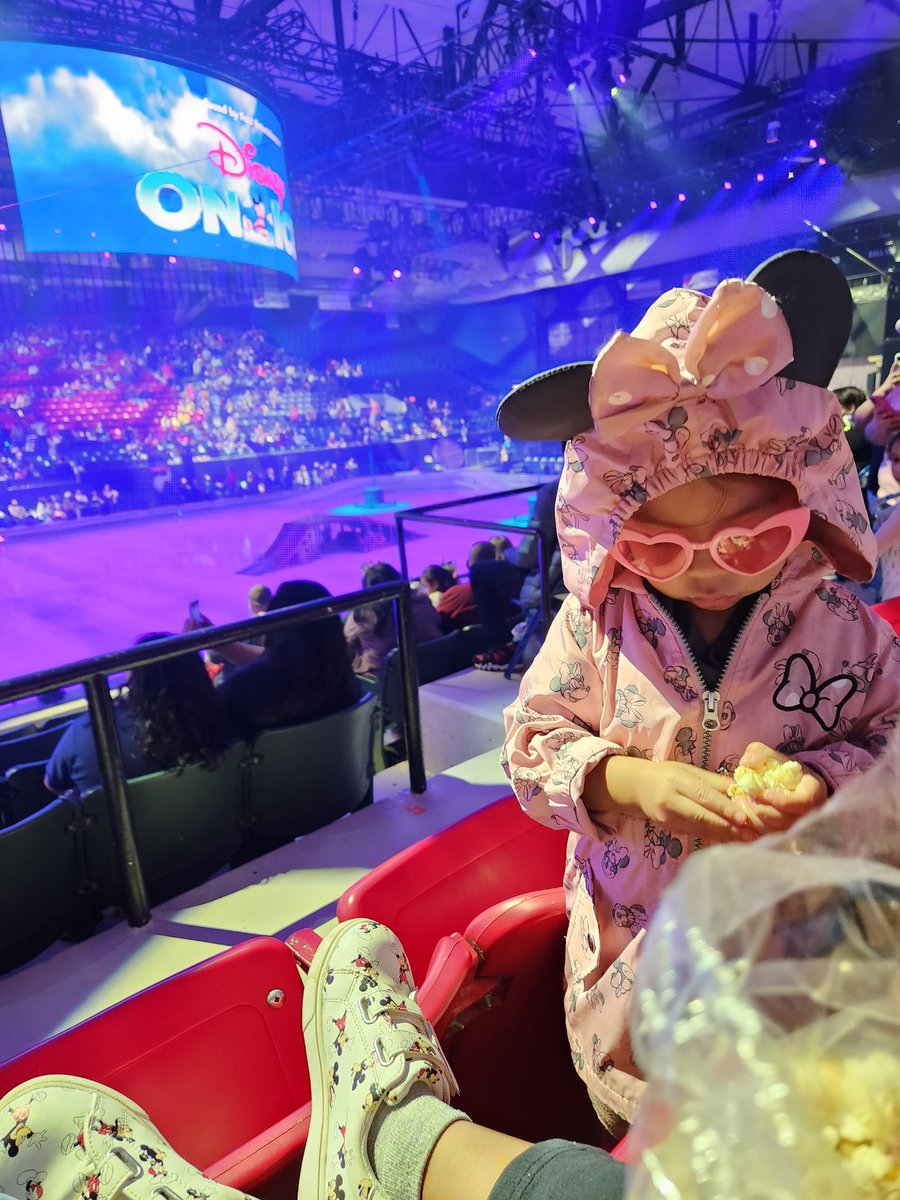 mrtn_89's tweet photo. #disneyonice https://t.co/GKJm8OJLD0