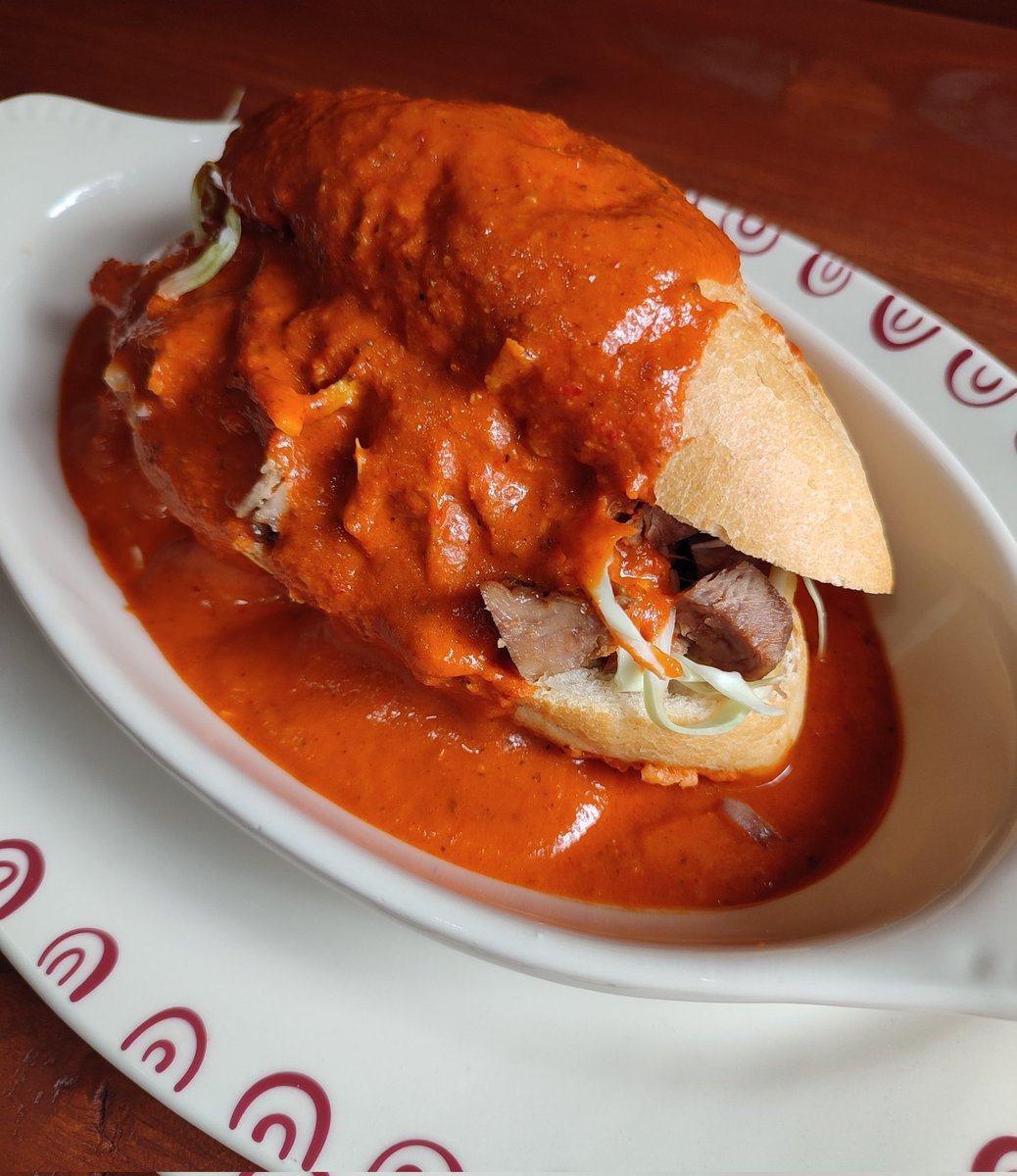 potzollcalli's tweet photo. #TortaAhogada estilo Jalisco rellena de carnitas bañada en salsa de Chile de árbol. #EspecialDeTemporada disponibles a partir de las 13:00 hrs 😋❤️🇲🇽

Los Cincuenta de Potzollcalli.
50 años es la receta.
-⁠
#antojitosmexicanos #pozole #Tortas #deli  #comidamexicana #50años https://t.co/CsOz7ijoUt