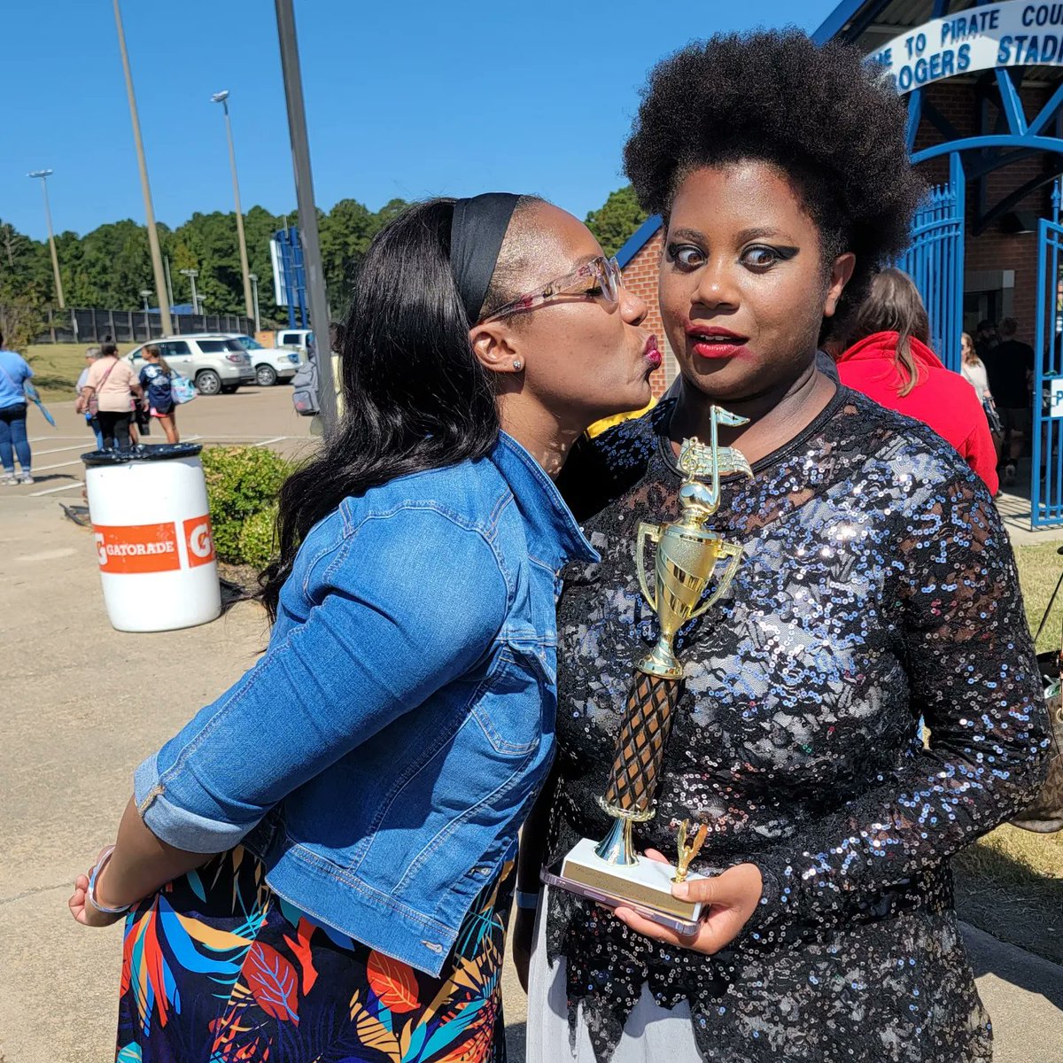 Ariel_Jeanette's tweet photo. LCHS Color Guard Captain Royalty! So happy to come home to see my sister compete and get a 1! 

Those that get it, get it. And the ones who don't, don't 💁🏾‍♀️ https://t.co/lFwxl13etE