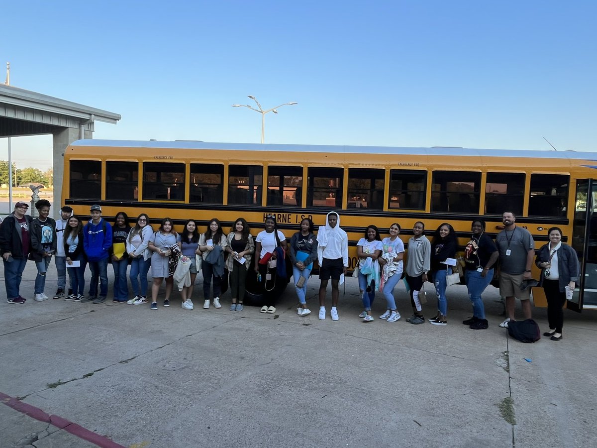 CoachGlenn4LYF's tweet image. @HearneHigh @MyHearneISD Today was a great day at the Black College Expo. We had several students get accepted on the spot. I’m so proud of our kids!!! Kudos to @jsandersleads for  exposing our kids to this wonderful event.