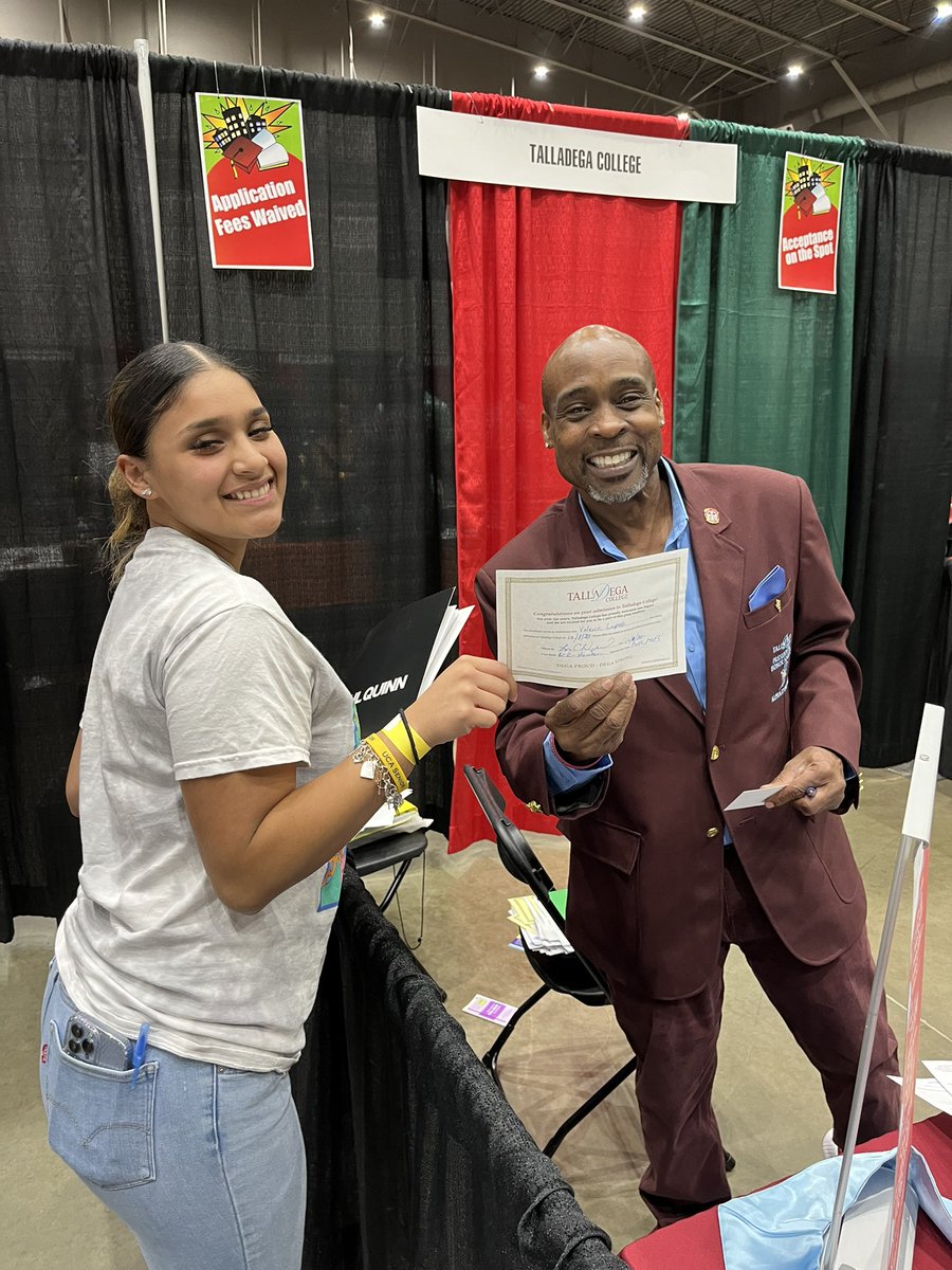 CoachGlenn4LYF's tweet image. @HearneHigh @MyHearneISD Today was a great day at the Black College Expo. We had several students get accepted on the spot. I’m so proud of our kids!!! Kudos to @jsandersleads for  exposing our kids to this wonderful event.
