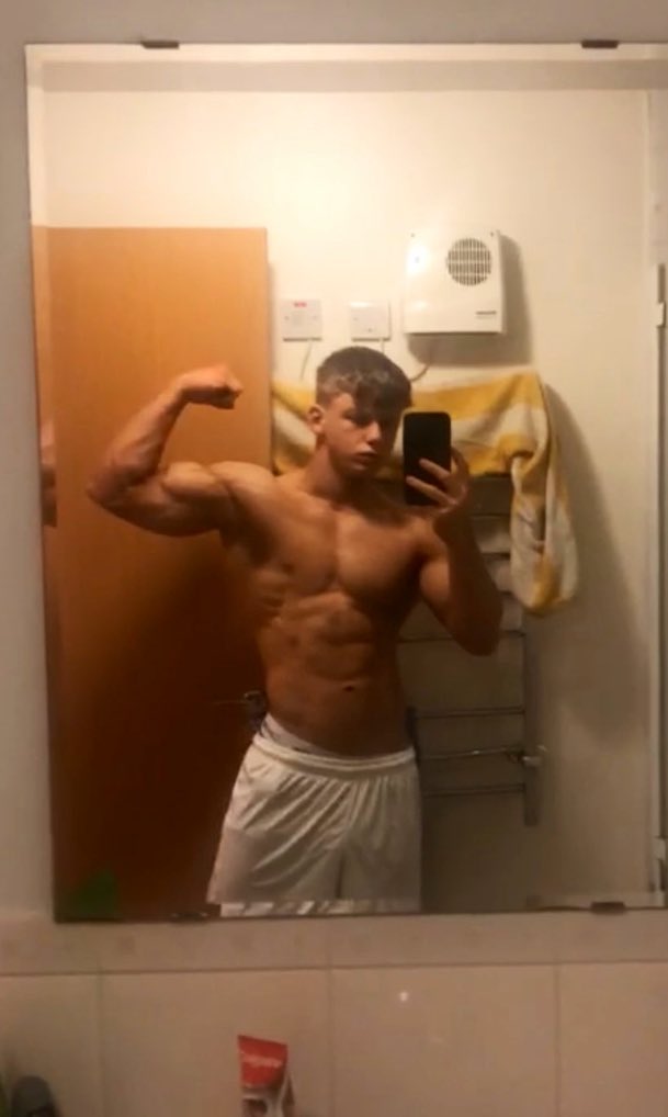 AlphaAdam2002's tweet photo. VERIFICATION in DMs. Blow me up losers 

£AlphaaAdam 😈 https://t.co/y7KDOvI7Ry