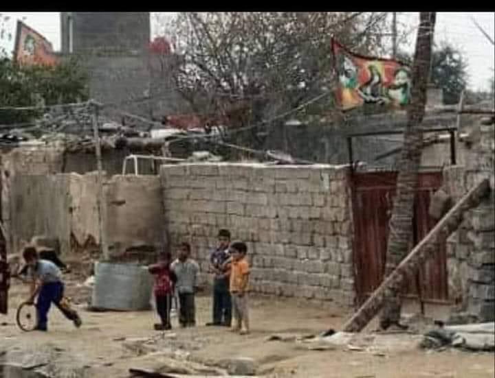 hussein19_issam's tweet photo. هل هذه البيوت العشوائية تستحق ان يدفع ايجارها، انا ضد العشوائيات ليس لانها تخرب مناظر المدن بل لانها مضرة بالصحة النفسية لسكانها، الشعور بالعزلة والاحتياج والفارق الطبقي بين هذه البيوت والبيوت القانونية في المدن، رغم الاحتياج هناك منة لانهم حصنوا نصف كرامتهم بهذه الدور.. https://t.co/0FTs2edQJ6
