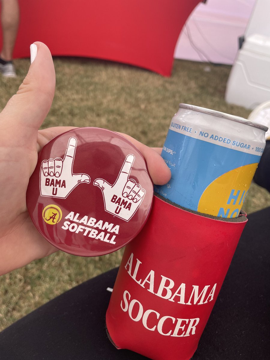 emilypitek's tweet photo. These are a few of my favorite things:

#bamasoccer
#bamasb
#highnoons https://t.co/n5doEHIHTg