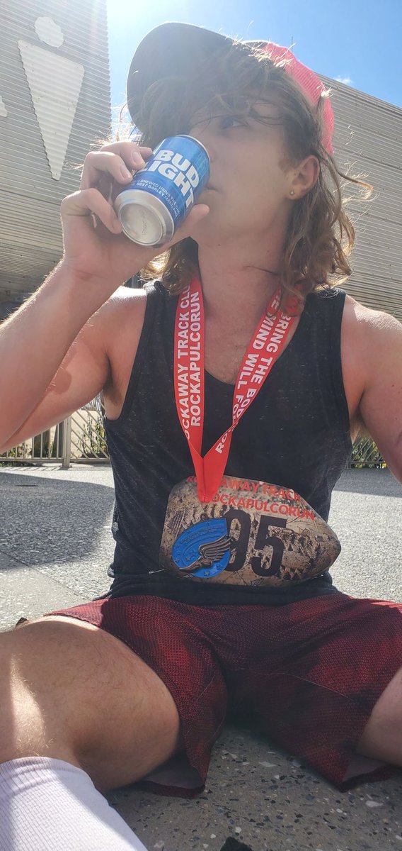_JLCARL's tweet photo. SURPRISE I KEPT IT A SECRET FROM SOCIAL MEDIA BUT TODAY I RAN 26.2 MILES IT HURT https://t.co/b28Hmc6A76