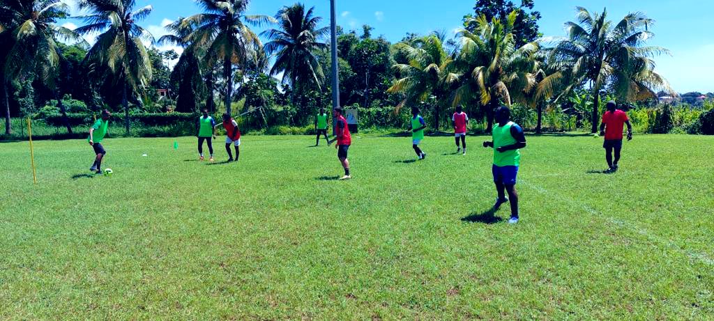 LGF971's tweet photo. #Formation #CFF1
Depuis jeudi, les stagiaires du CFF1, sont à Calvaire/Baie-Mahault. Thèmes abordés : l'educateur, le public et le jeu; l'éducateur et l'entraînement; l'éducateur en situation et enfin l'éducateur et l'accompagnement. @FFF
#PasyonémanTanNou
#PassionatelyOurs https://t.co/mKf6WII5lo
