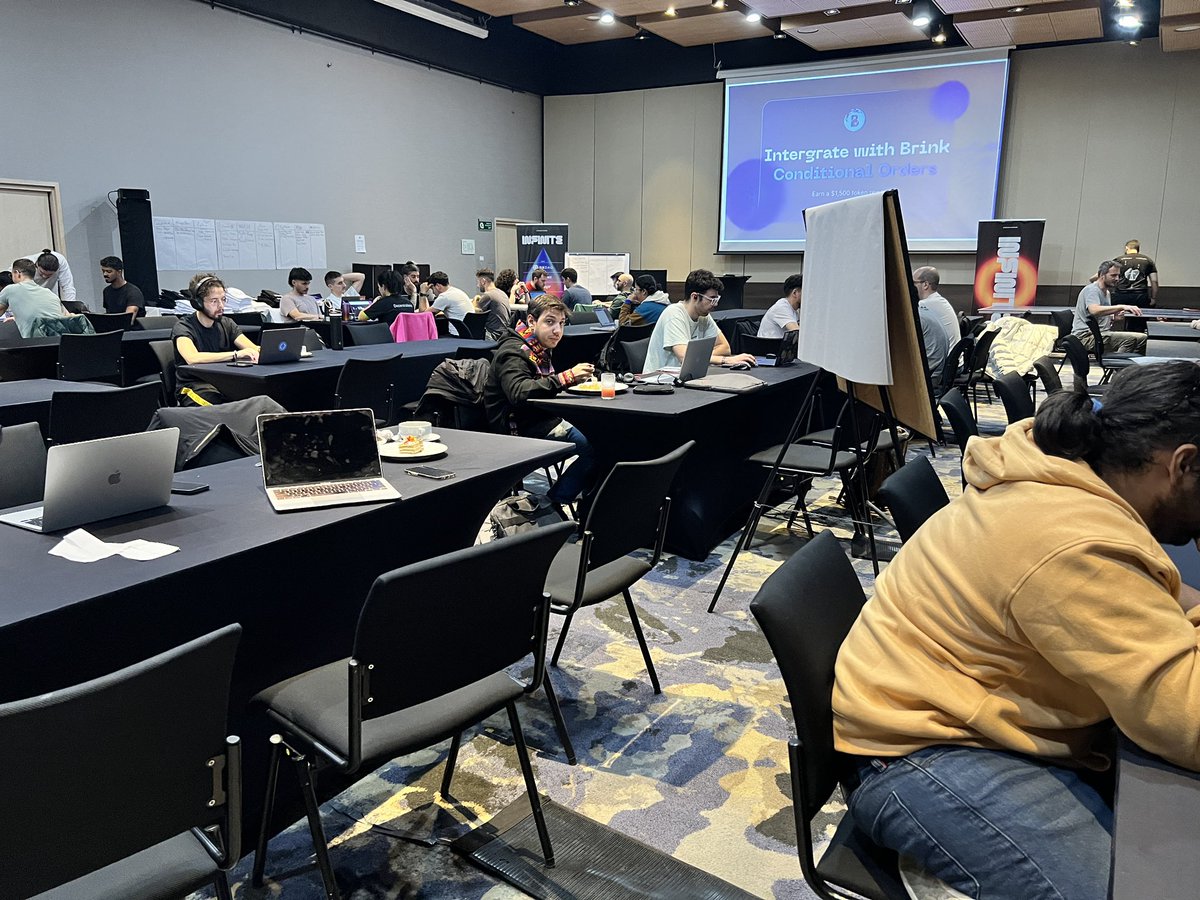 InfiniteHackETH's tweet photo. Hackers be building ❤️ https://t.co/peX3S2xemW