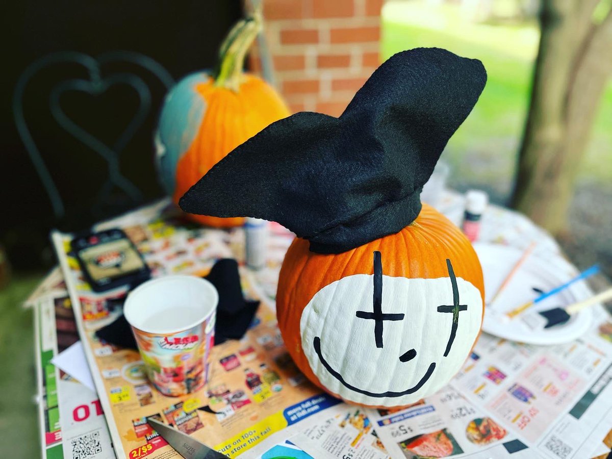 taliatuck's tweet photo. My J-hope Jack in the Box themed pumpkin #fallshit 🎃 https://t.co/Grh8jgvQjL