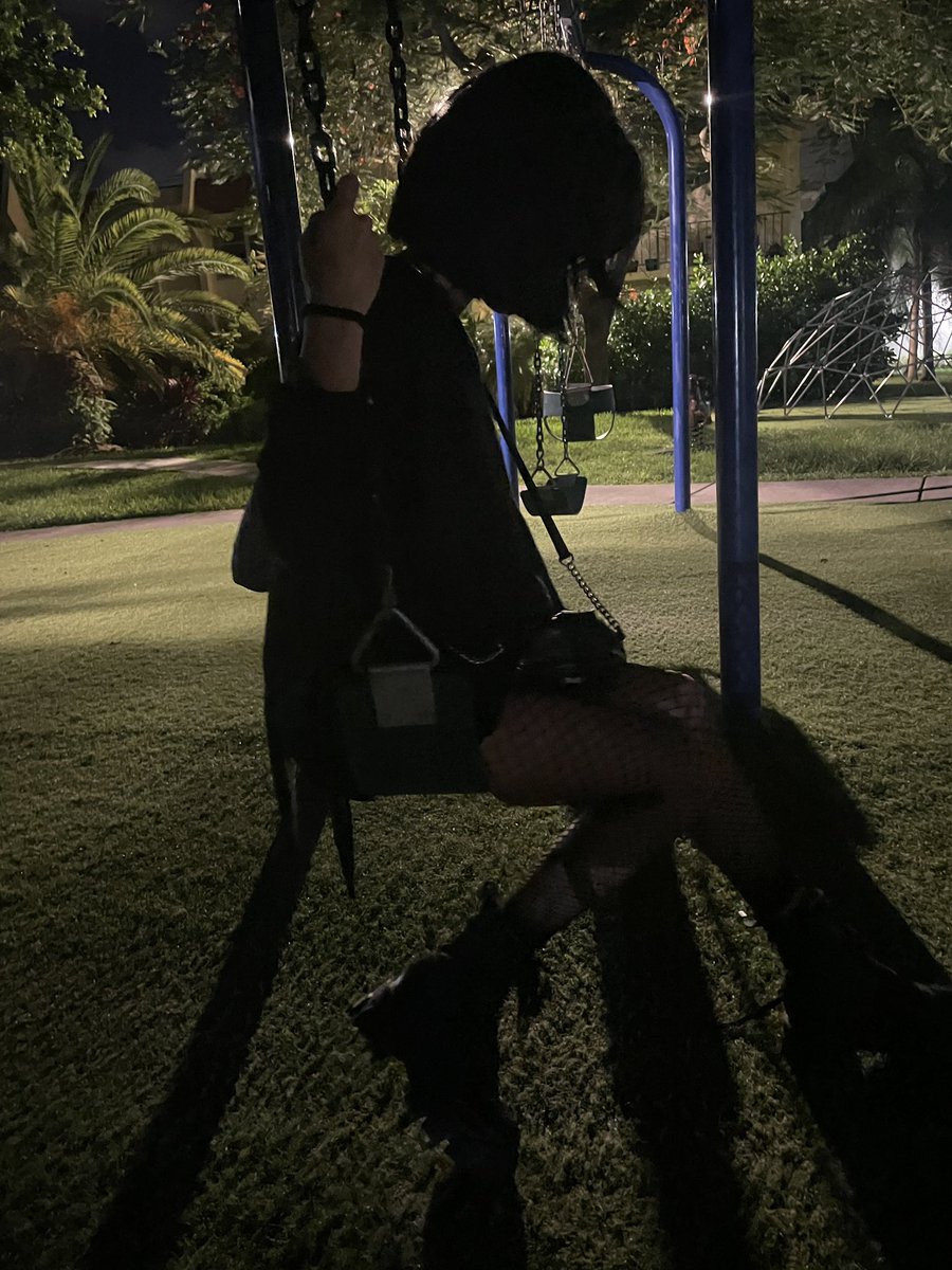 its_amy8's tweet photo. @MalditaSummer 🖤🤷🏻‍♀️ https://t.co/hcJWAfkx5q