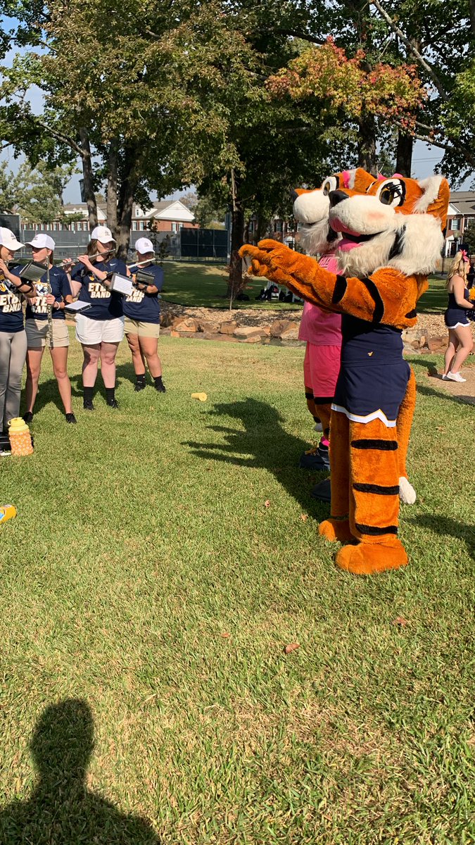 Great day for football at ETBU! Let’s beat UMHB! #gotigers <a href="/GoETBUTigers/">ETBU Athletics</a> <a href="/ETBU_Football/">ETBU Football</a>
