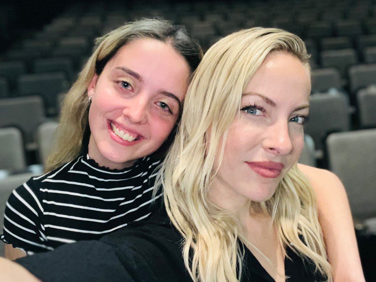 MaidreamerKass's tweet photo. Je crois que ça fait 1 an que j’ai pas écris sur Twitter,mais je voulais prendre le temps de remercier @MarieMaiReal pour tout!❤️Je te vois quasi toutes les semaines ces temps-ci,et c’est ce qui me rend le +heureuse!On se voit mercredi,je t’aime fort! https://t.co/PeidVi6F0h