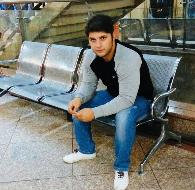 35anj's tweet photo. مادر داریوش علیزاده که امروز در سنندج به دست حکومت سفاک کشته شد، گفت: تسلیت نگید، قیام را ادامه دهید، سرتان سلامت.

#مهسا_امینی
#نیکا_شاکرمی
#داریوش_علیزاده https://t.co/JpgKE08zxY