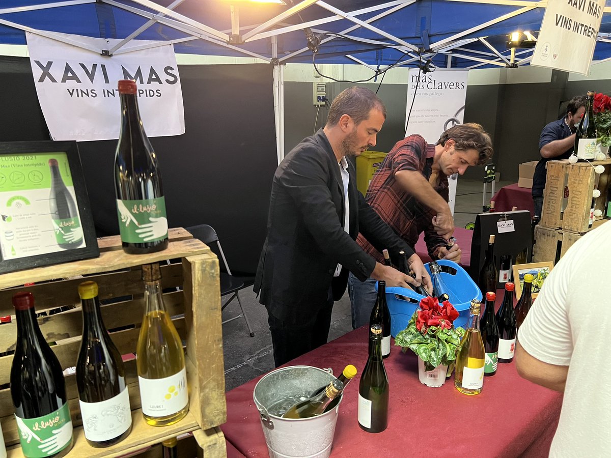 NouMartorell's tweet photo. 🥂Al #Vimart de #Martorell participen associats de @NouMartorell @Lesvinyes #Naturaa #vins intèrpids Xavi Mas #DulceEmy 👏
Dissabte 8 d’octubre a Ca n’Oliveres fins la 1 de la matinada 🍲🧁🍷🍾 #FestaRoser 2022 https://t.co/EX04230vPM
