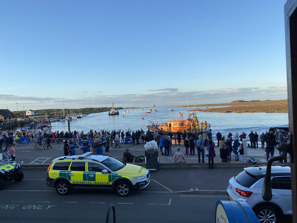 GinLizzyWells's tweet photo. Privlage to see new Shannon Class lifeboat “Duke of Edinburgh” arrive in Wells Harbour https://t.co/4YzjQ7QnPD