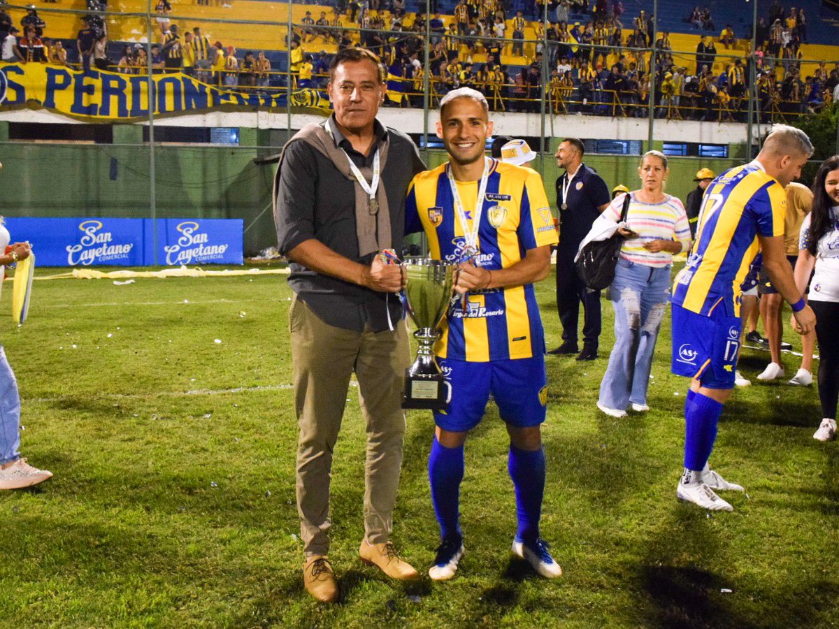Objetivo cumplido!🏅
𝑳𝑼𝑸𝑼𝑬 𝒗𝒖𝒆𝒍𝒗𝒆 𝒂 𝑷𝑹𝑰𝑴𝑬𝑹𝑨!💛💙
Orgulloso de ser parte de esta historia!🇺🇦
Gracias a Dios, y todos los que lo hicieron posible!🙏🏼
#LuqueñodePrimera ✨ <a href="/SpLuquenOficial/">Sportivo Luqueño</a> 
📸 <a href="/ClariRiquelme_/">Clarissa 🌸</a>