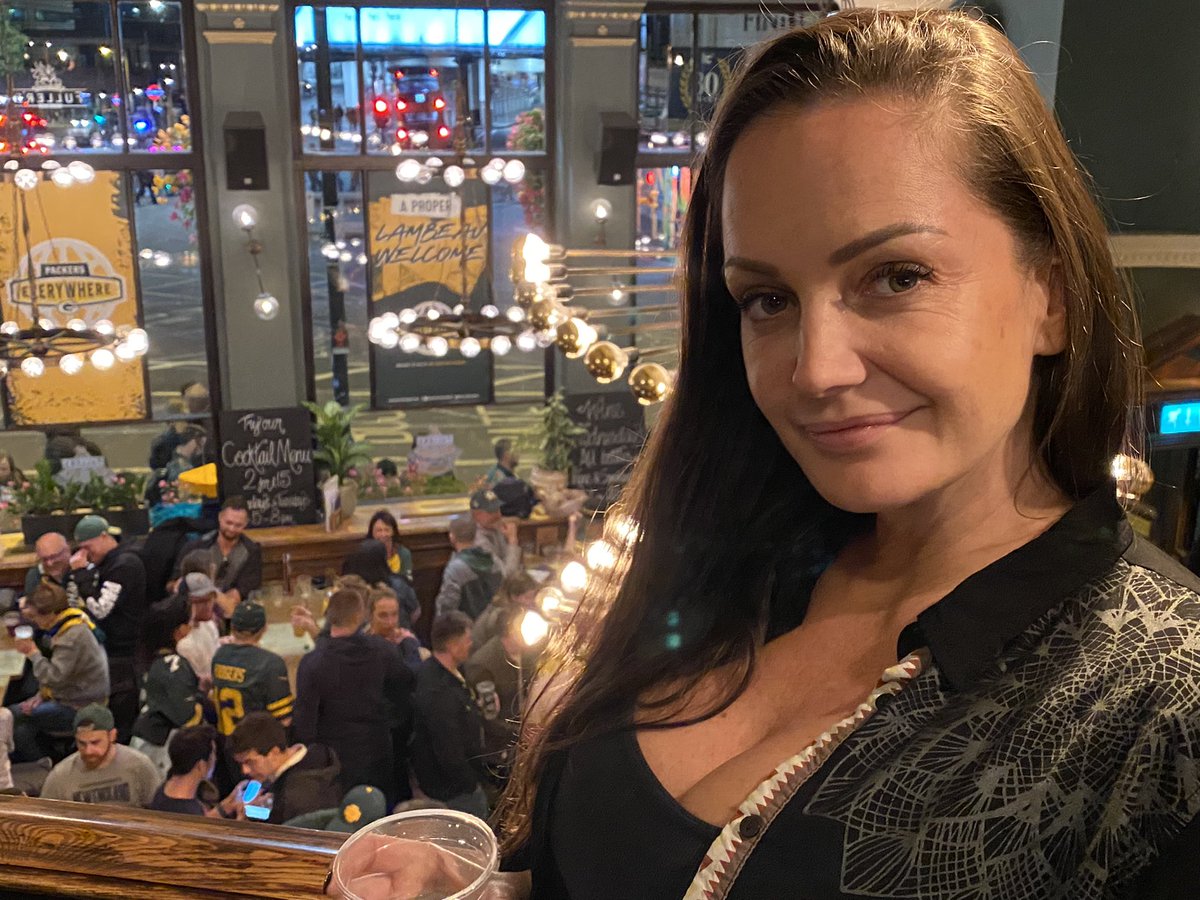 Sandra Shine on Twitter: "At the #GreenBayPackers fan pub in #London