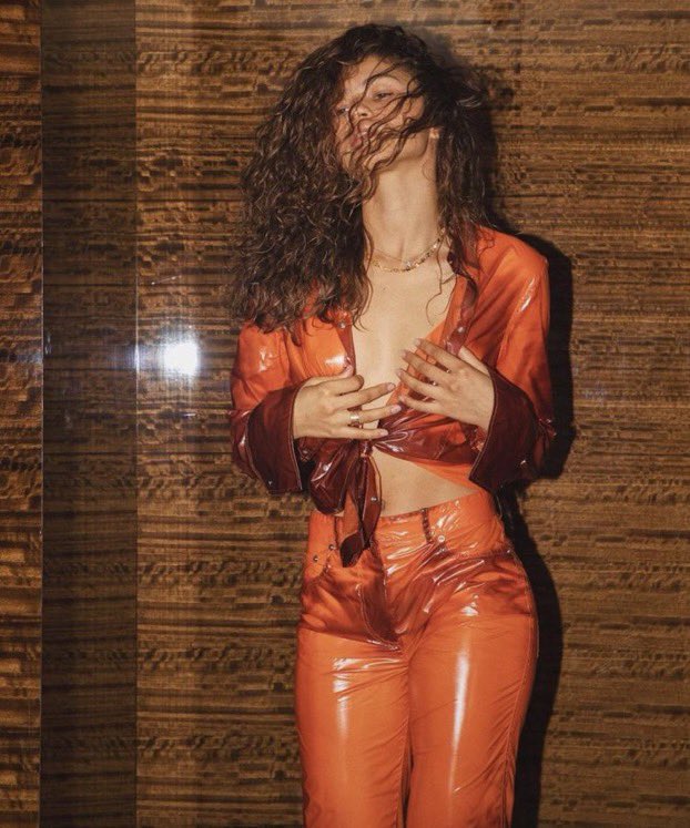 MIUCClAMUSE's tweet photo. zendaya in ferragamo ss23 by maximilian davis! https://t.co/G1e2d8woGX