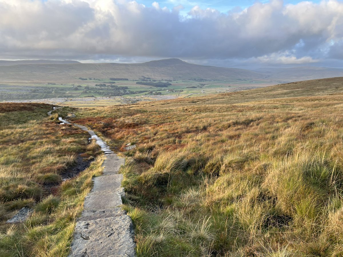 dean_read's tweet photo. Fabulous day in the Yorkshire Dales today for a wander around the 3 Peaks. Leading a group with @GeoffBrierley and the #FocusedPerformance crew. https://t.co/WslE5ifaGO