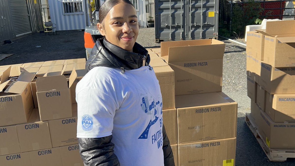 BCEengagement's tweet photo. #C11 #dorchester @FaithandBlue weekend from flashlight 🔦 walks to food pantry stocks this is what #commUNITYpolicing looks like @bostonpolice 🕊👮‍♂️💙 #commishCox #Captains #commandstaff #cadets &amp; #community &amp; everyone in between! https://t.co/h3FR23CpCz