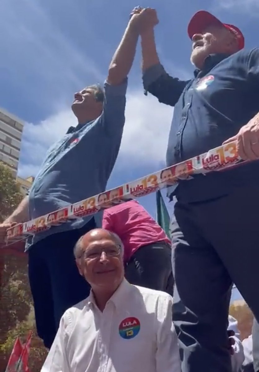 mfriasoficial's tweet photo. Como o sujeito se presta a um papelão desse? Meu Deus! https://t.co/6b6REvDqHG