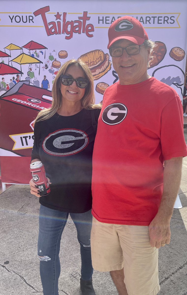 kimlittle3388's tweet photo. 680 The Fanβs Athens Tailgate vs Auburn! #GoDawgs #BeatTheBarn #UGAvsAU #DawgNation #BeatAuburn #AUvsUGA #DawgsOnTop #680Tailgate #ItsSaturdayInAthens @680TheFan πΆππ»π«π― https://t.co/6hZhxGkmVQ